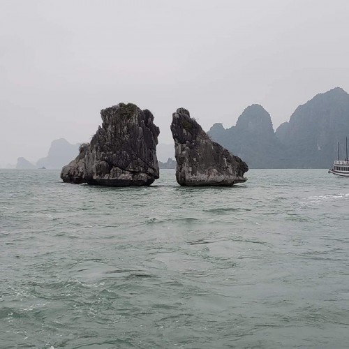 Vinh Ha Long Bay