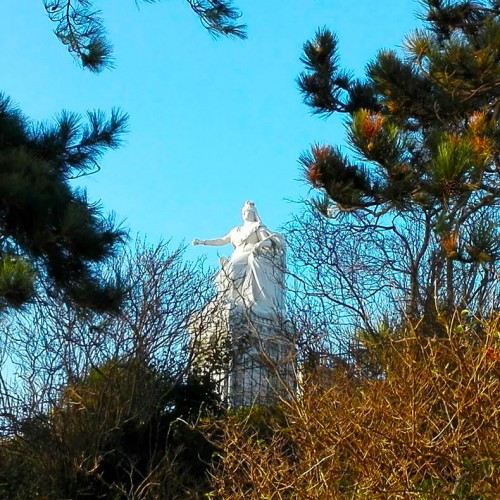 Photo look up on, Queen Victoria Statue At Clifftown Parade, Southend-on-Sea