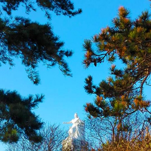 Photo two look up on, Queen Victoria Statue At Clifftown Parade, Southend-on-Sea